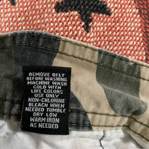 CARBON  Extreme CAMO shorts men 38” - Picture 5 of 8